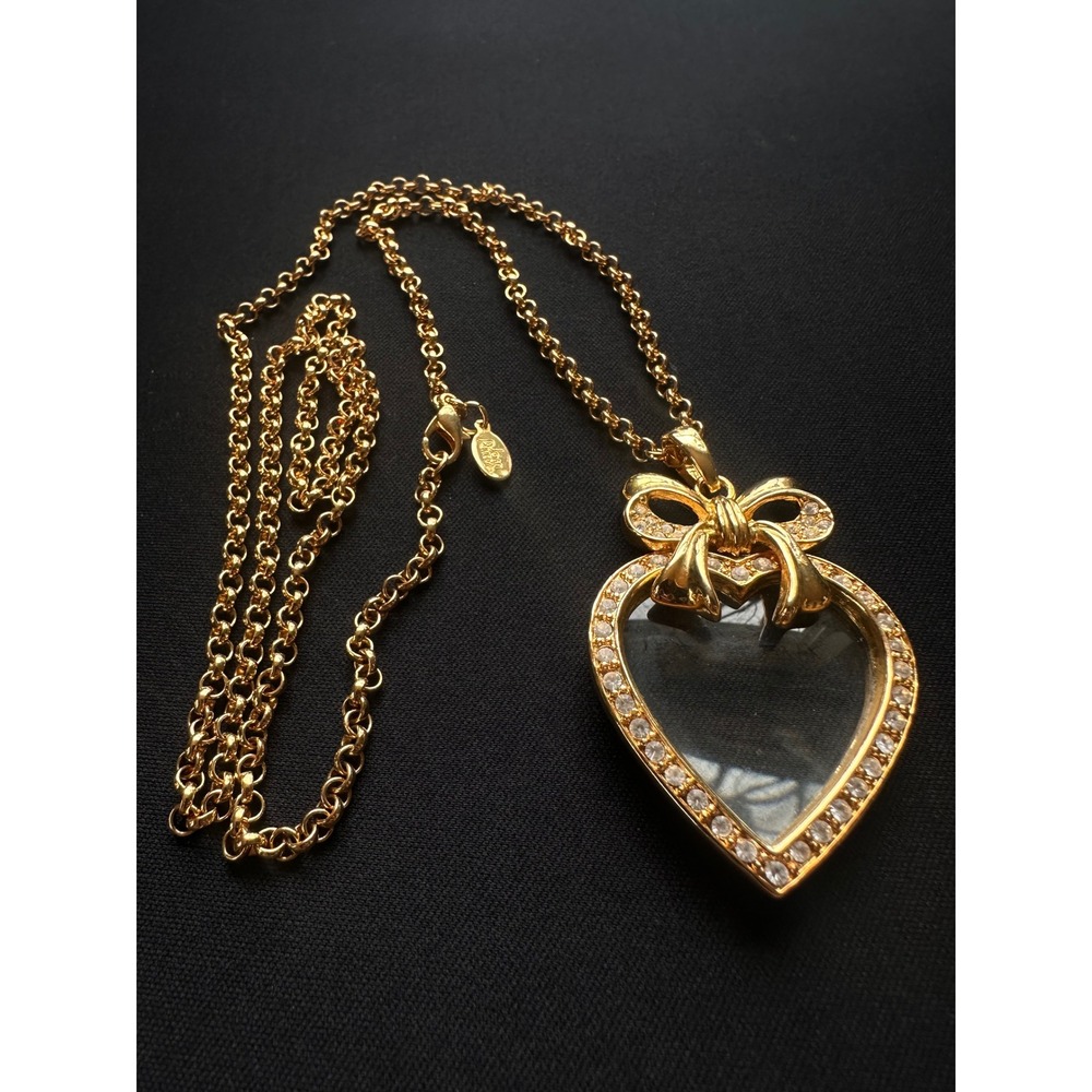 Vintage Joan Rivers Gold Tone Heart Magnifying Glass Pendant Necklace.